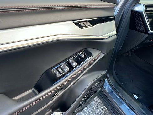 Used 2024 Jeep Wagoneer Launch Edition image 15