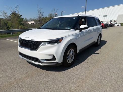 Used 2024 Kia Carnival LX FWD image 3