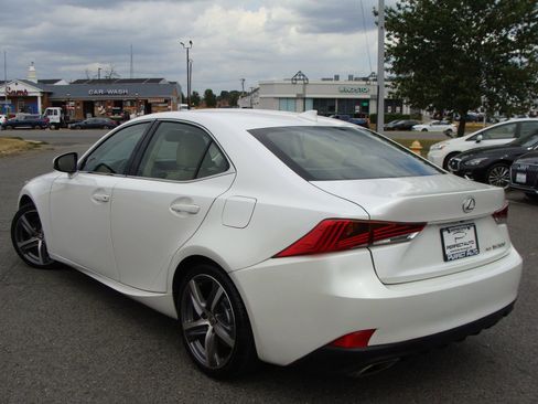 Used 2017 Lexus IS 300 AWD image 4