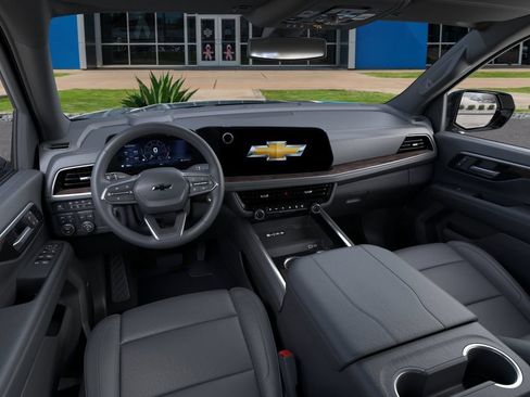 New 2026 Chevrolet Suburban Z71 w/ Comfort Package AWD/4WD image 15