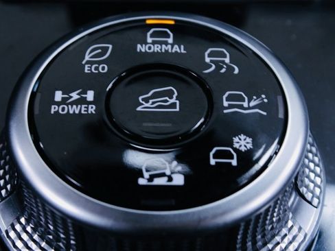 Used 2023 Mitsubishi Outlander SE image 17