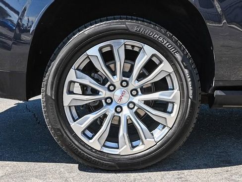 Used 2023 GMC Yukon XL Denali w/ Advanced Technology Package image 11