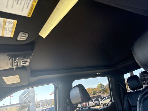 Used 2022 Ford F250 Lariat w/ Tremor Off-Road Package image 17