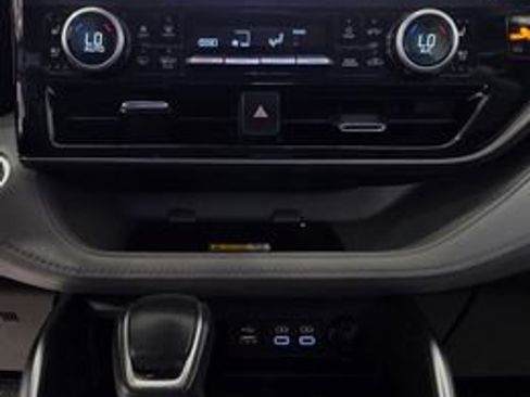 Used 2023 Toyota Highlander Limited image 19