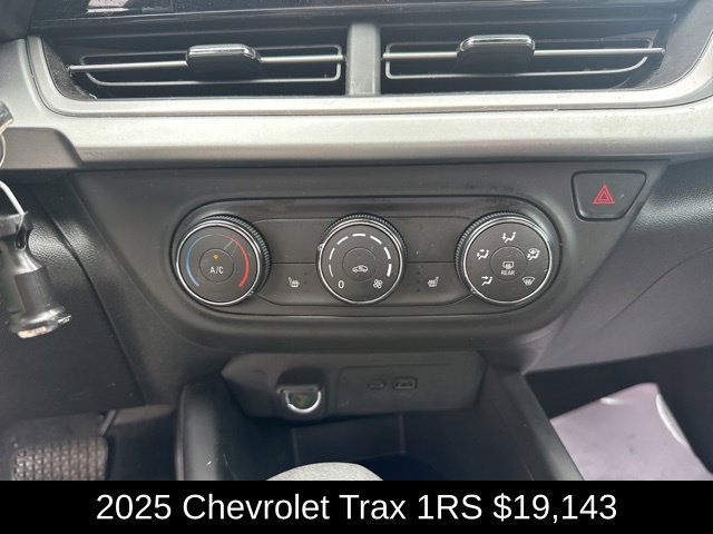 Used 2025 Chevrolet Trax RS w/ Driver Confidence Package FWD image 21