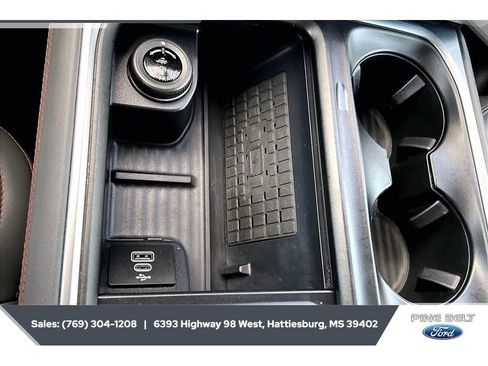 Used 2025 Ford Expedition Active AWD/4WD image 23