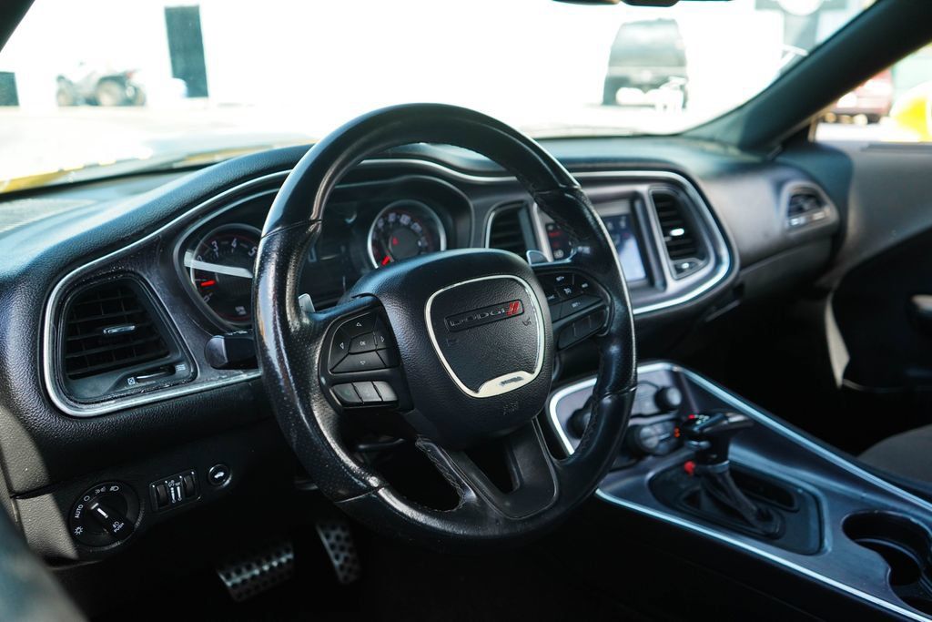 Used 2018 Dodge Challenger R/T RWD image 6
