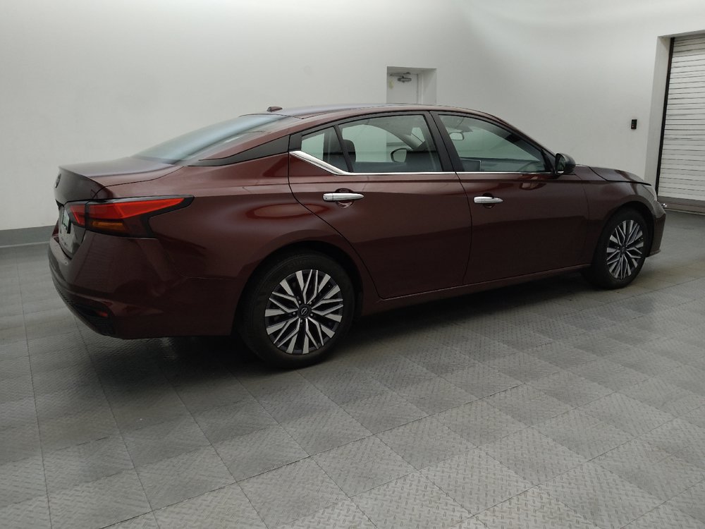 Used 2025 Nissan Altima 2.5 SV FWD image 10