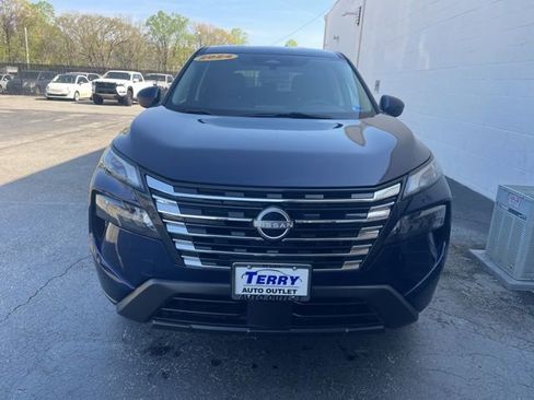 Used 2024 Nissan Rogue SV FWD image 3