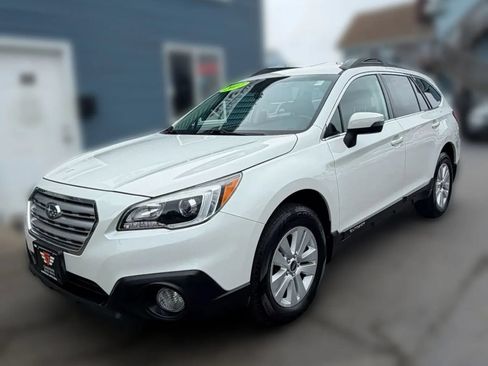 Used 2017 Subaru Outback 2.5i Premium AWD/4WD image 3