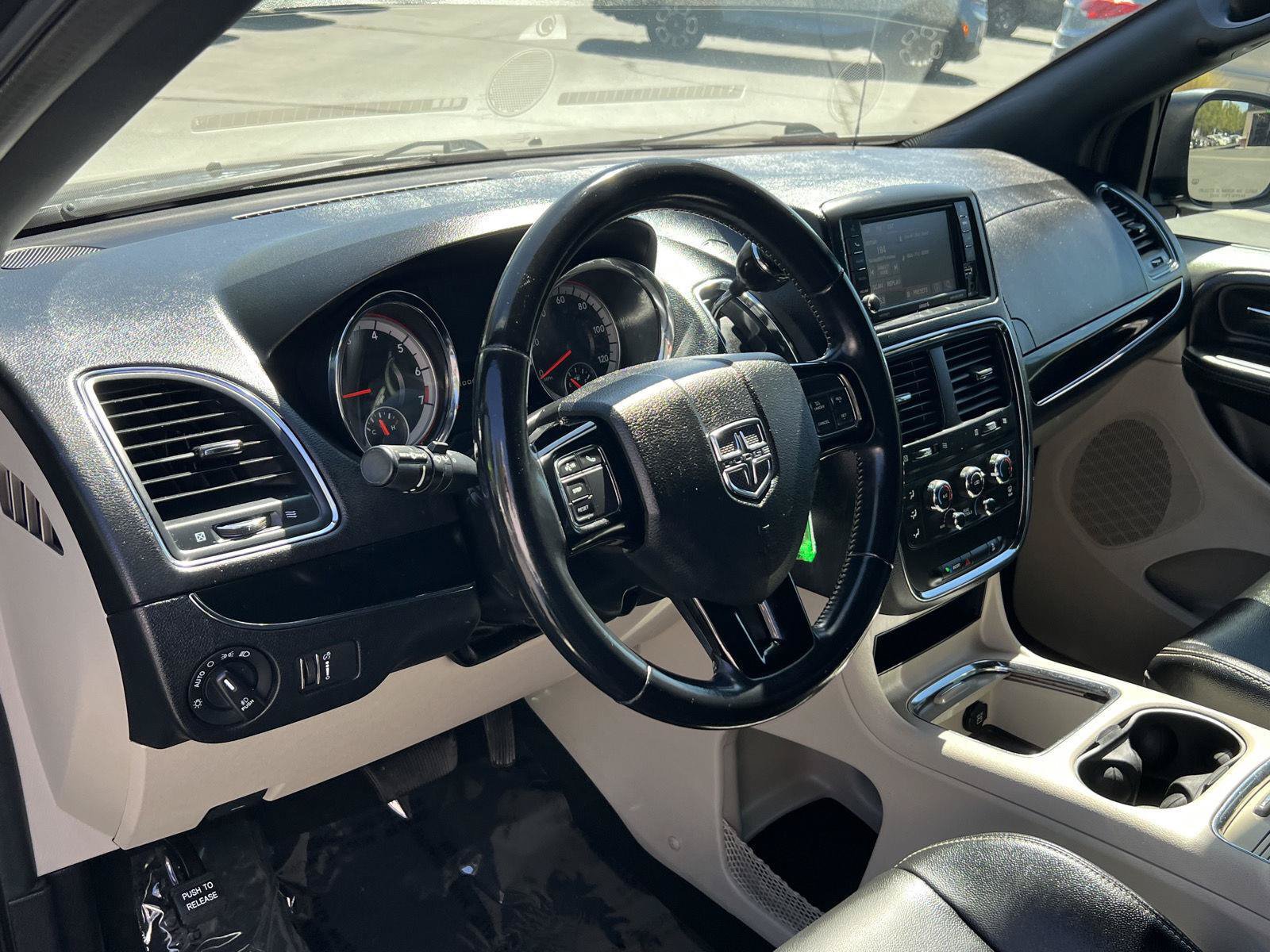 Used 2019 Dodge Grand Caravan SXT FWD image 28