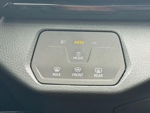 Used 2025 Volkswagen ID.4 Pro AWD/4WD image 18