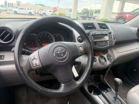 Used 2007 Toyota RAV4 Limited AWD/4WD image 2