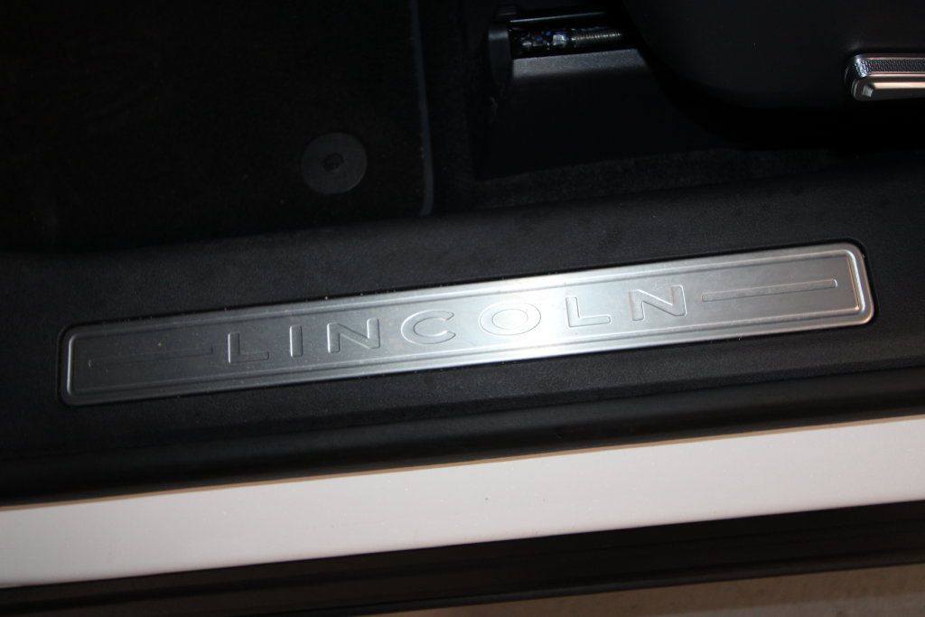 Used 2025 Lincoln Nautilus Reserve AWD/4WD image 7