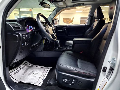 Used 2019 Toyota 4Runner TRD Off-Road Premium w/ Phone Cable & Charge Package image 17