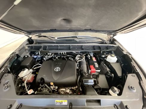 Used 2020 Toyota Highlander XLE image 27