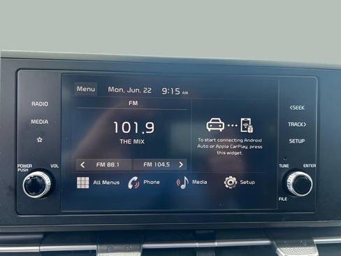 Used 2024 Kia Carnival LX FWD image 19