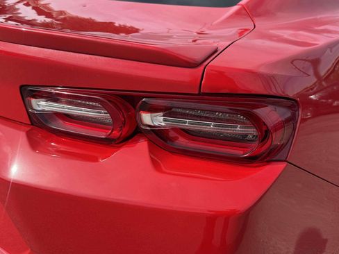 Used 2021 Chevrolet Camaro LT w/ Technology Package RWD image 15