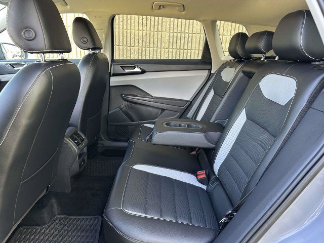 Used 2022 Volkswagen Taos SEL AWD/4WD image 17