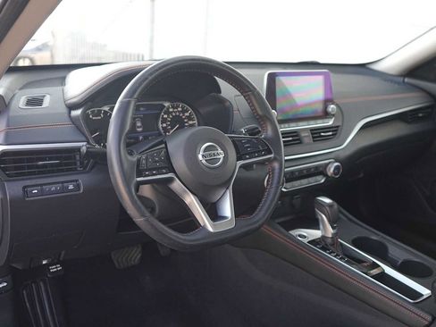 Used 2019 Nissan Altima 2.5 SR w/ SR Premium Package FWD image 2