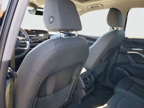 Used 2025 Audi Q5 Premium w/ Convenience Package image 14