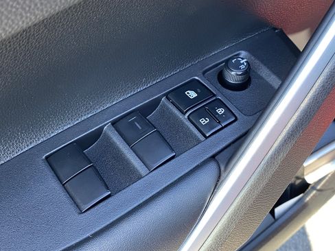 Used 2024 Toyota Corolla Cross XLE image 17