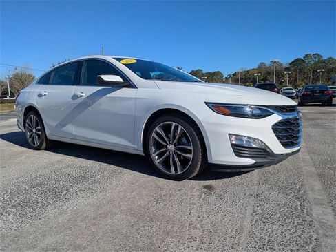 Used 2025 Chevrolet Malibu LT image 2