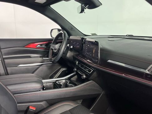 Used 2024 Chevrolet Traverse RS image 36