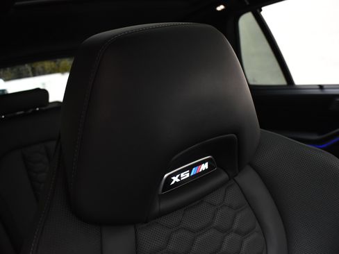 Used 2021 BMW X5 M w/ Executive Package image 30