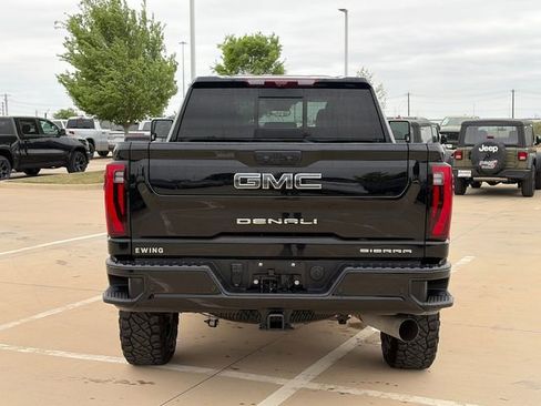 Used 2025 GMC Sierra 2500 Denali Ultimate image 8