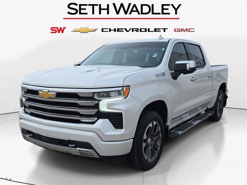 Used 2024 Chevrolet Silverado 1500 High Country w/ Technology Package image 3