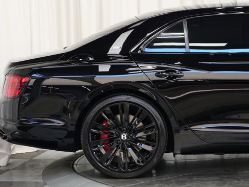 Used 2024 Bentley Flying Spur W12 image 57