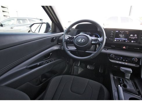 Certified 2025 Hyundai Elantra Sport FWD image 10