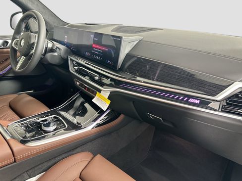 New 2026 BMW X7 M60i image 31