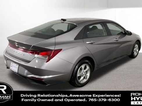 Used 2023 Hyundai Elantra SE w/ Preferred Accessory Package image 10