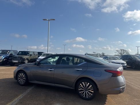 Certified 2025 Nissan Altima 2.5 SV image 15