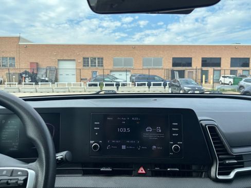 Used 2023 Kia Sportage LX AWD/4WD image 17