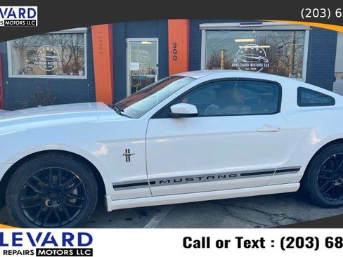 Used 2013 Ford Mustang Premium image 4