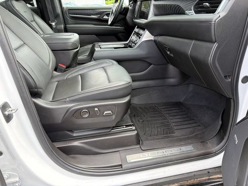 Used 2024 GMC Yukon Denali AWD/4WD image 13