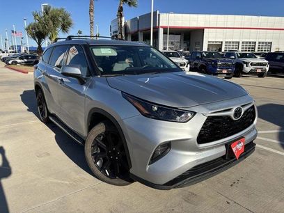 Certified 2022 Toyota Highlander L