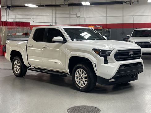 Certified 2024 Toyota Tacoma SR5 image 2