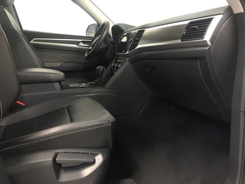 Used 2023 Volkswagen Atlas SE w/ Panoramic Sunroof Package image 9