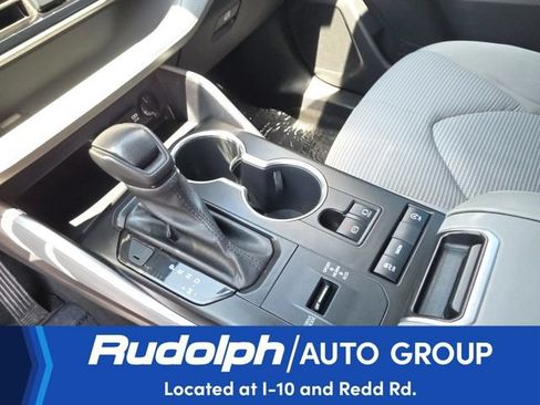 Used 2021 Toyota Highlander L FWD image 22