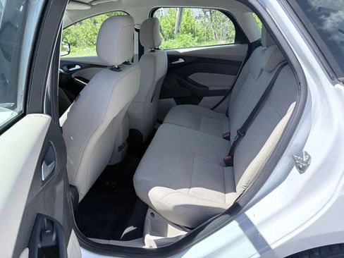 Used 2018 Ford Focus SE FWD image 14