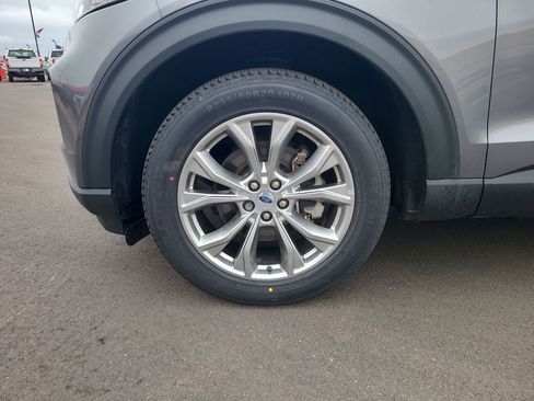 Used 2023 Ford Explorer XLT image 17