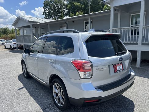 Used 2017 Subaru Forester 2.5i Touring AWD/4WD image 4