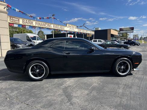 Used 2015 Dodge Challenger SXT w/ Driver Convenience Group image 13