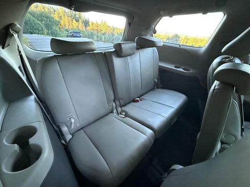 Used 2015 Toyota Sienna XLE Premium image 13