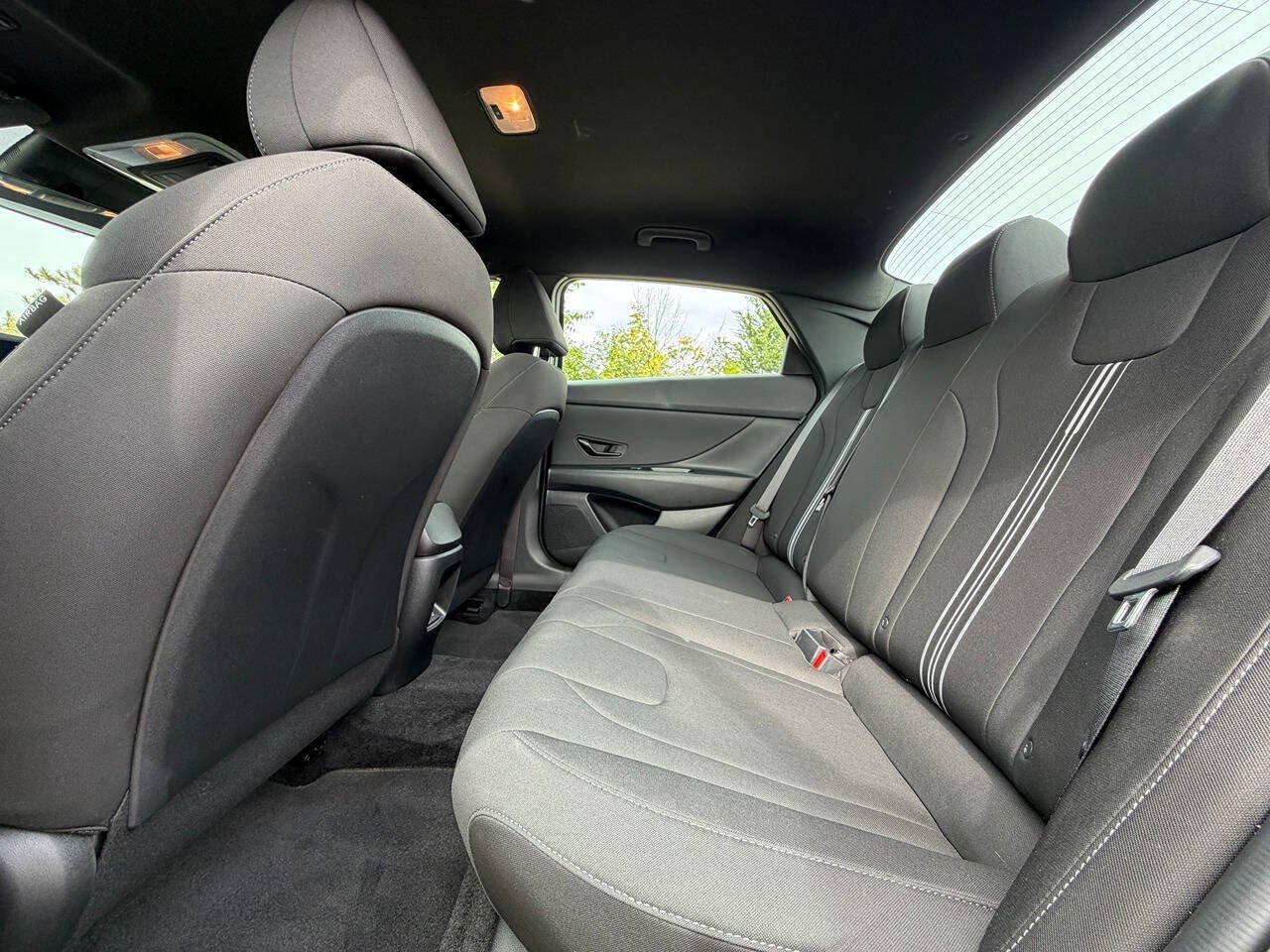 Used 2025 Hyundai Elantra Sport FWD image 13