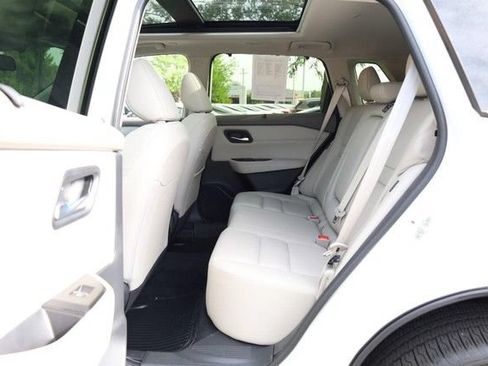 Certified 2025 Nissan Rogue SL w/ Tech Package FWD image 24